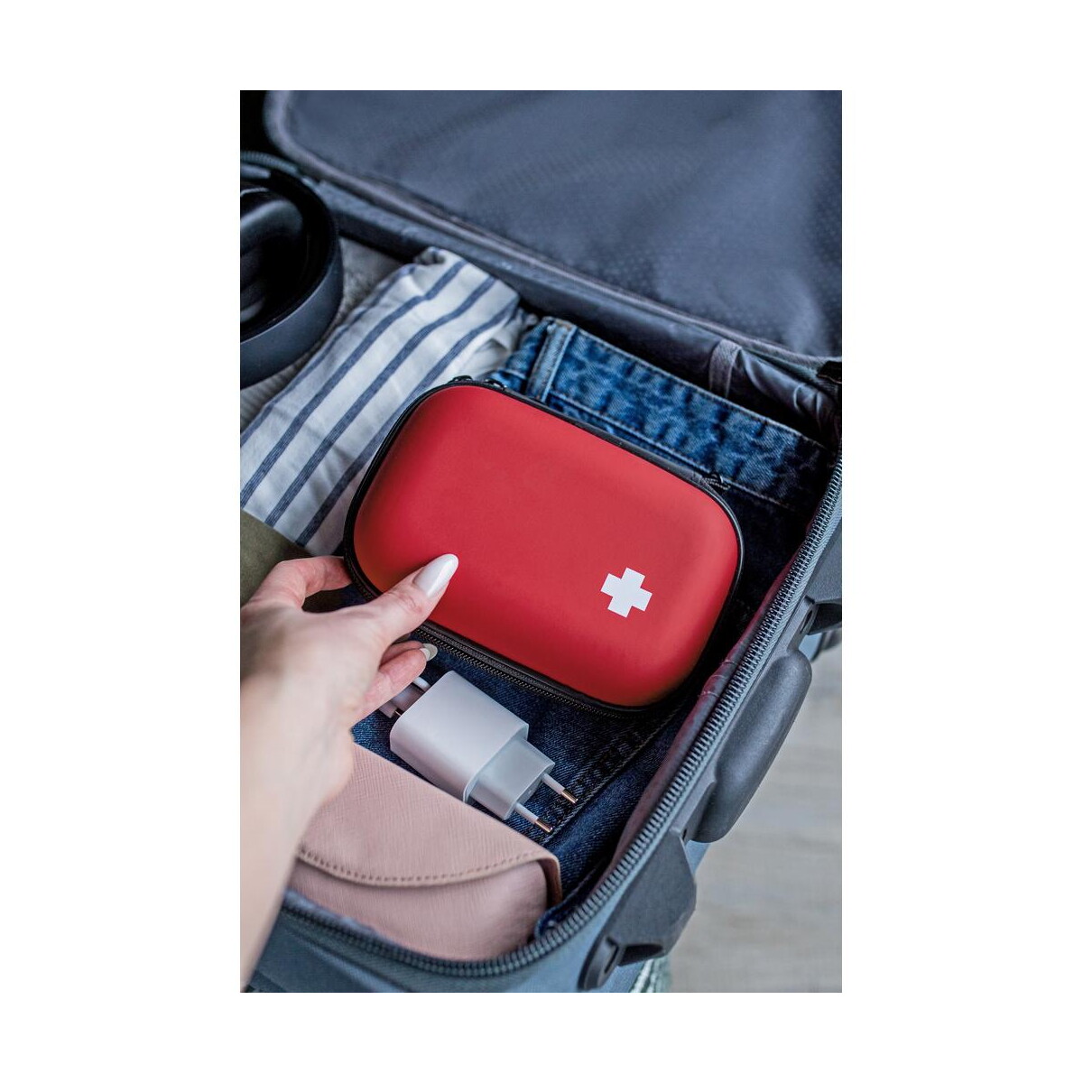 Apteczki z logo – apteczka w pokrowcu, 45 el. | bao V1427_B Apteczka w pokrowcu, 45 el. | Bao V1427_B
