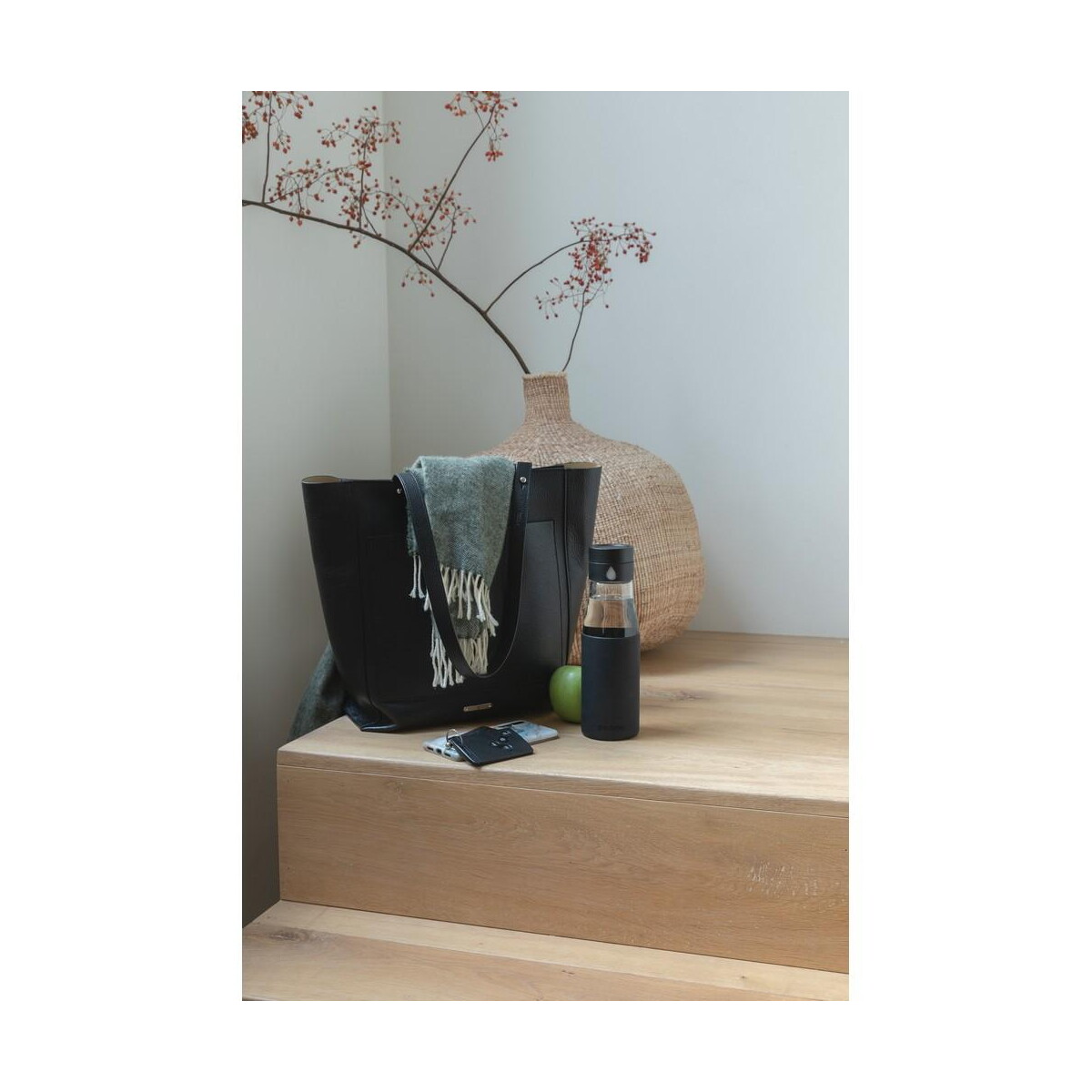 Butelki z logo – szklana butelka 650 ml ukiyo, monitorująca ilość wypitej wody P436.721__M_400 Szklana butelka 650 ml Ukiyo, monitorująca ilość wypitej wody P436.721__M_400