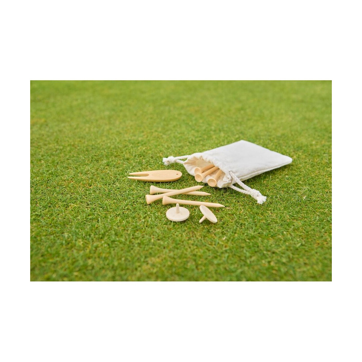 Gadżety golfowe z logo – zestaw drewnianych akcesoriów golfowych VA881-16_ATM02 Zestaw drewnianych akcesoriów golfowych VA881-16_ATM02