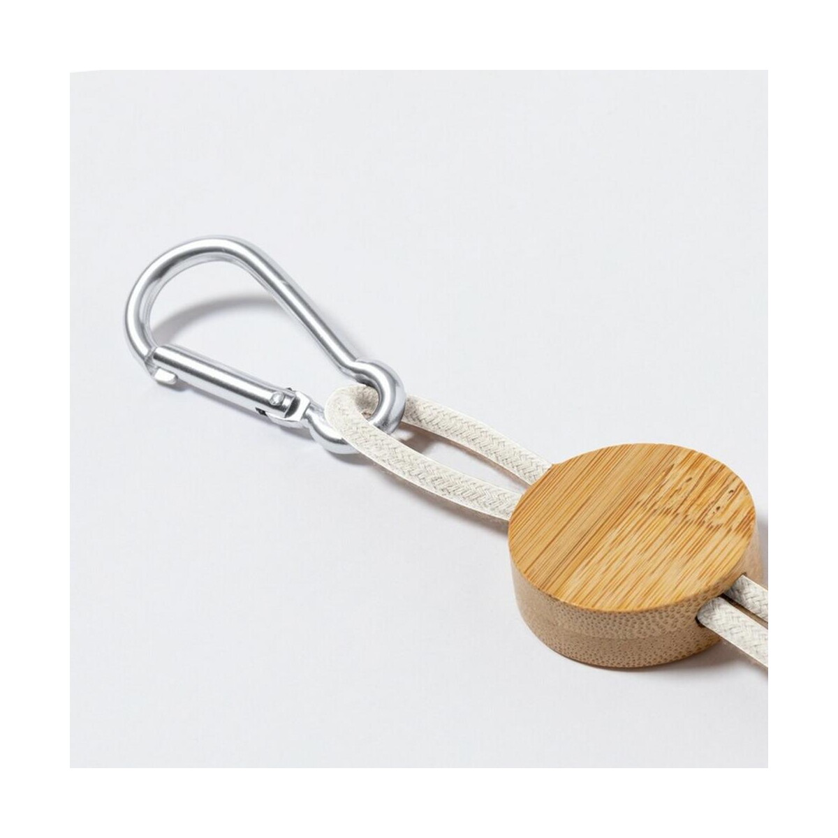 Kable usb z logo – kabel do ładowania ze słomy pszenicznej i bawełny z karabińczykiem, bambusowy element V1362-00_AAA01 Kabel do ładowania ze słomy pszenicznej i bawełny z karabińczykiem, bambusowy element V1362-00_AAA01