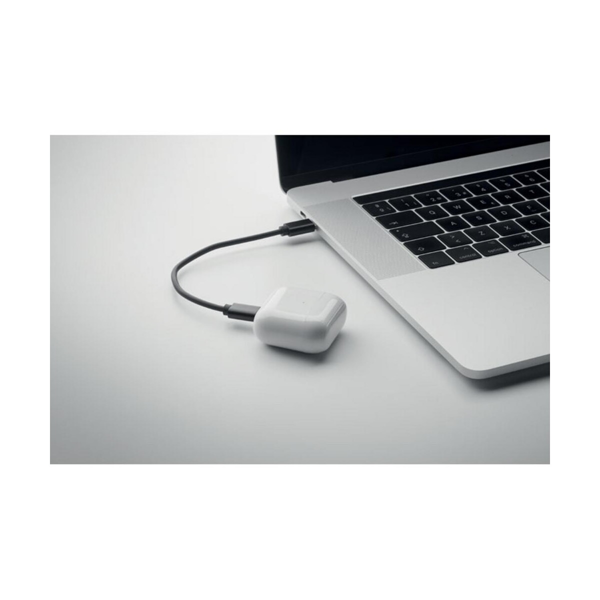 Kable usb z logo – zestaw złączy kablowych 4 w 1 1 cawatt mo2530-03-detail Zestaw złączy kablowych 4 w 1 1 CAWATT mo2530-03-detail