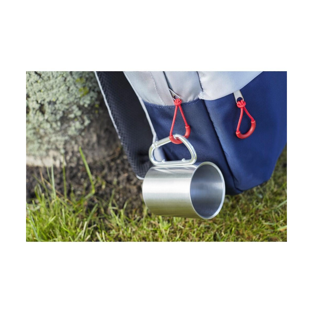 Kubki z logo – metalowy kubek 185 ml z karabińczykiem V0646_A Metalowy kubek 185 ml z karabińczykiem V0646_A