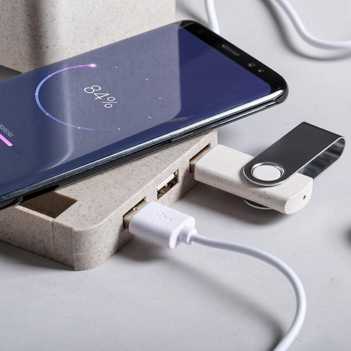 Ładowarki z logo – ładowarka bezprzewodowa 5w ze słomy pszenicznej, hub usb 2.0, pojemnik na przybory do pisania, stojak na telefon V0116_C Ładowarka bezprzewodowa 5W ze słomy pszenicznej, hub USB 2.0, pojemnik na przybory do pisania, stojak na telefon V0116_C