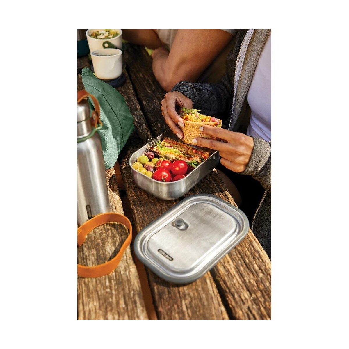 Lunchboxy z logo – duże pudełko śniadaniowe ze stali nierdzewnej 3 w 1 black+blum P439.0008__M_401 Duże pudełko śniadaniowe ze stali nierdzewnej 3 w 1 Black+Blum P439.0008__M_401