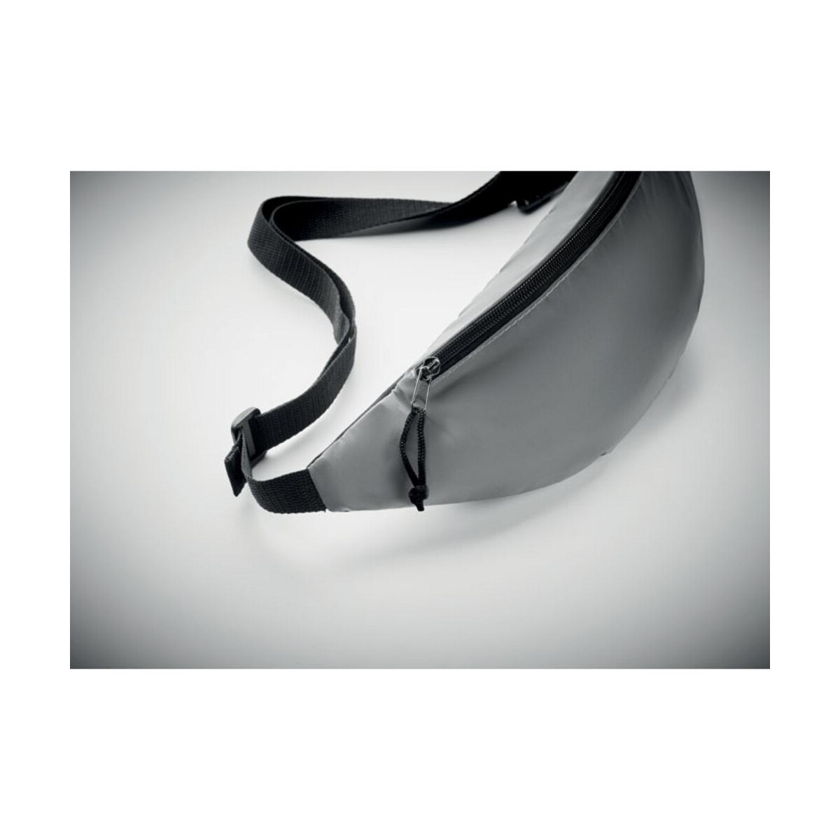 Nerki z logo – odblaskowa torba na biodro visiwaist mo9919-16-open Odblaskowa torba na biodro VISIWAIST mo9919-16-open