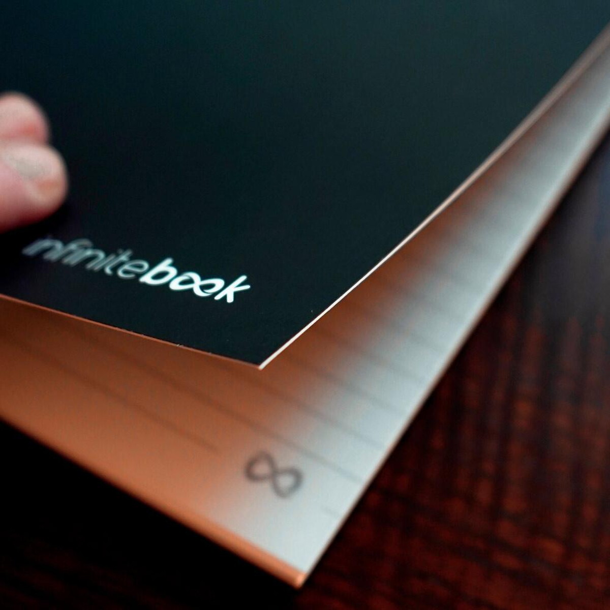Notatniki z logo – infinitebook lined a5. infinitebook z elastyczną okładką i 15 stronami do tablicy w linie 33201_103-c INFINITEBOOK LINED A5. Infinitebook z elastyczną okładką i 15 stronami do tablicy w linie 33201_103-c