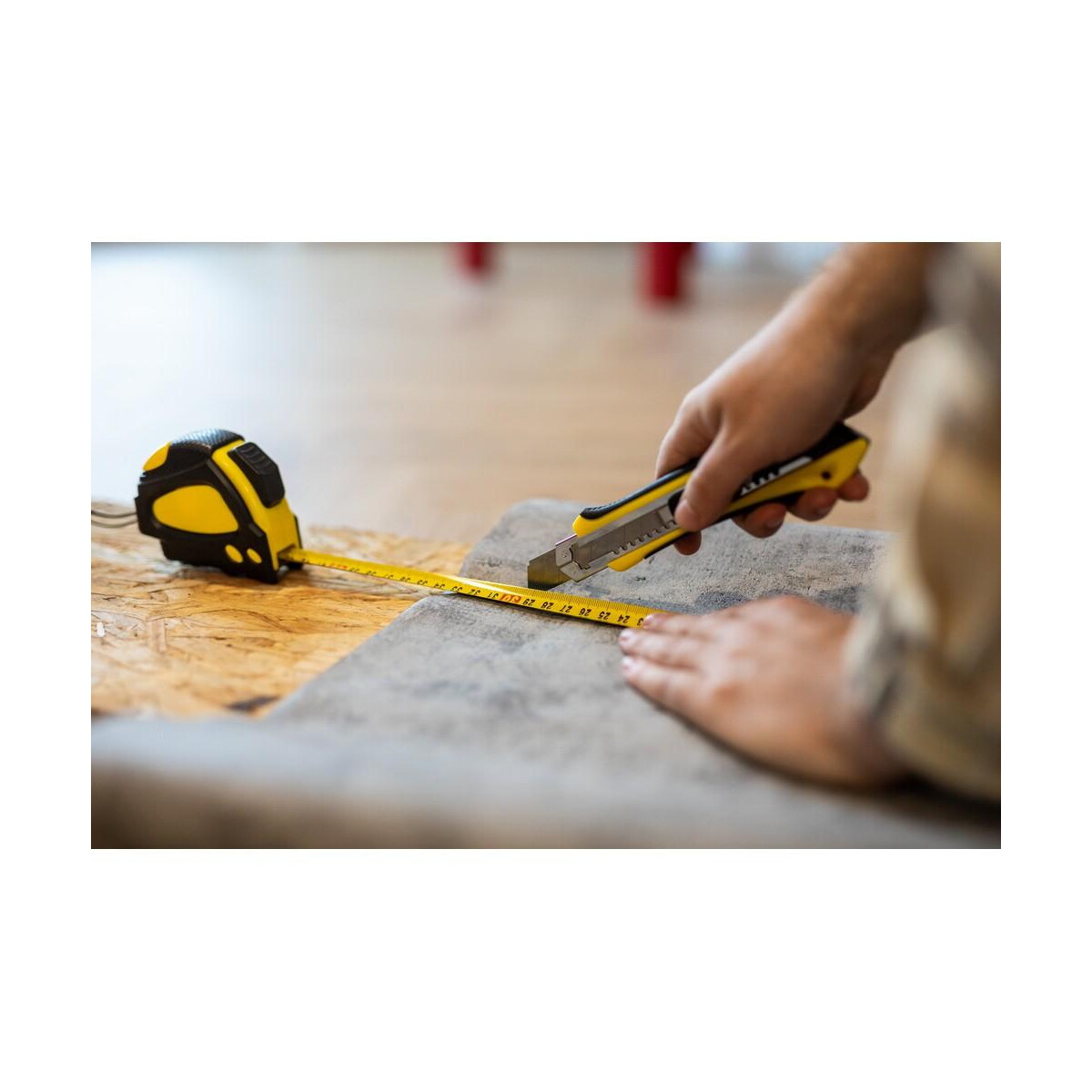 Noże do tapet z logo – nóż do tapet z mechanizmem zabezpieczającym, zapasowe ostrza w komplecie | sutton V7237_B Nóż do tapet z mechanizmem zabezpieczającym, zapasowe ostrza w komplecie | Sutton V7237_B