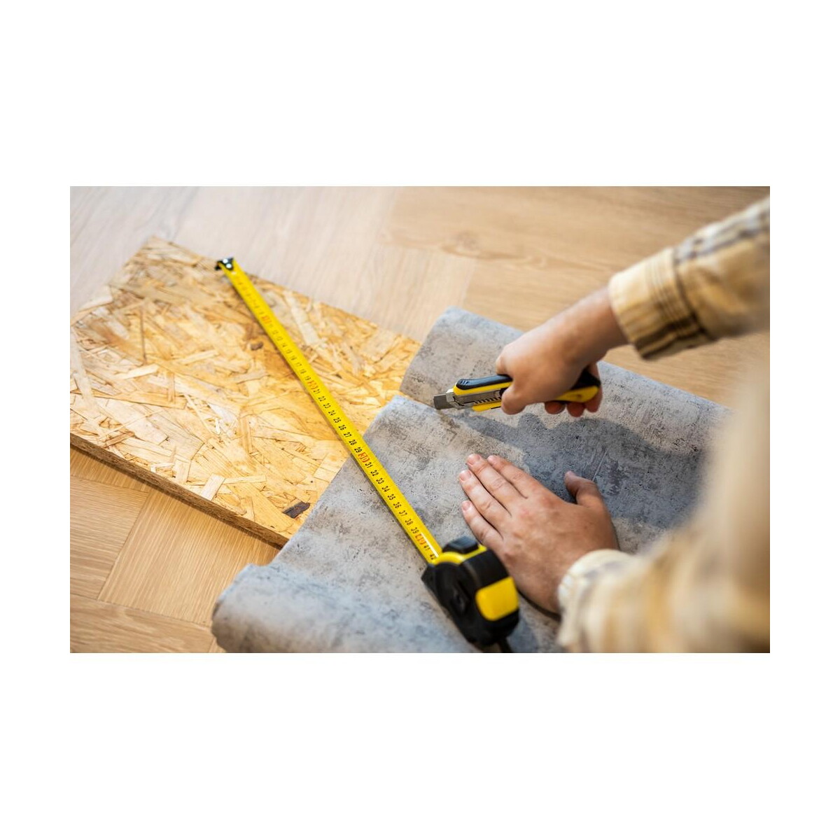 Noże do tapet z logo – nóż do tapet z mechanizmem zabezpieczającym, zapasowe ostrza w komplecie | sutton V7237_C Nóż do tapet z mechanizmem zabezpieczającym, zapasowe ostrza w komplecie | Sutton V7237_C