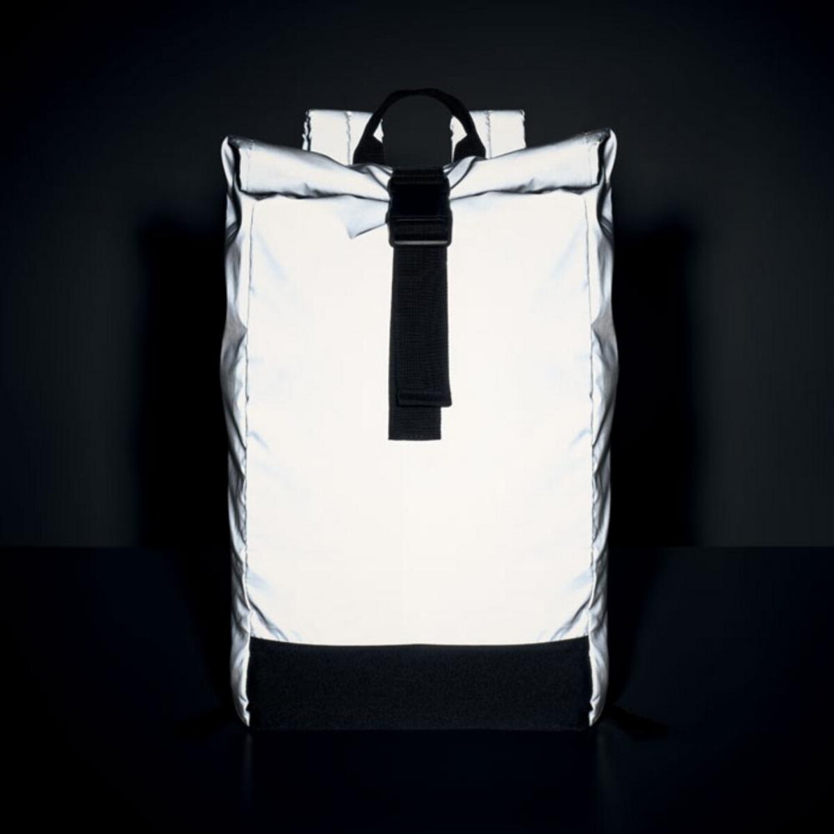 Plecaki z logo – plecak odblaskowy rolltop bright rollpack mo2056-16-detail Plecak odblaskowy Rolltop BRIGHT ROLLPACK mo2056-16-detail