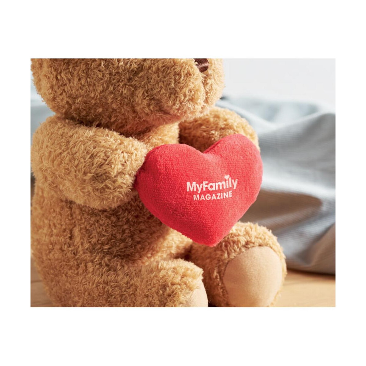 Pluszaki z logo – duży miś z sercem 23cm snuggle mo2949-05-print Duży miś z sercem 23cm SNUGGLE mo2949-05-print
