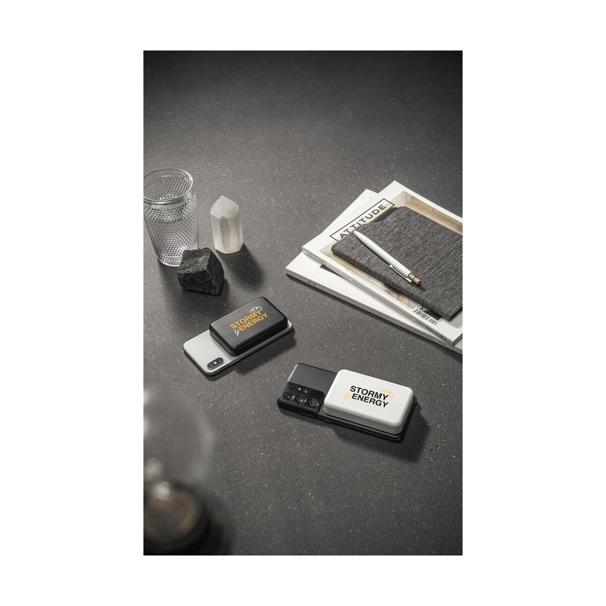 Powerbanki z logo – ampere 5. magnetyczny power bank 5 000 mah z superszybką ładowarką bezprzewodową 15 w wykonany w abs pochodzącego z recyklingu (100% rabs) 97166_amb AMPERE 5. Magnetyczny power bank 5 000 mAh z superszybką ładowarką bezprzewodową 15 W wykonany w ABS pochodzącego z recyklingu (100% rABS) 97166_amb