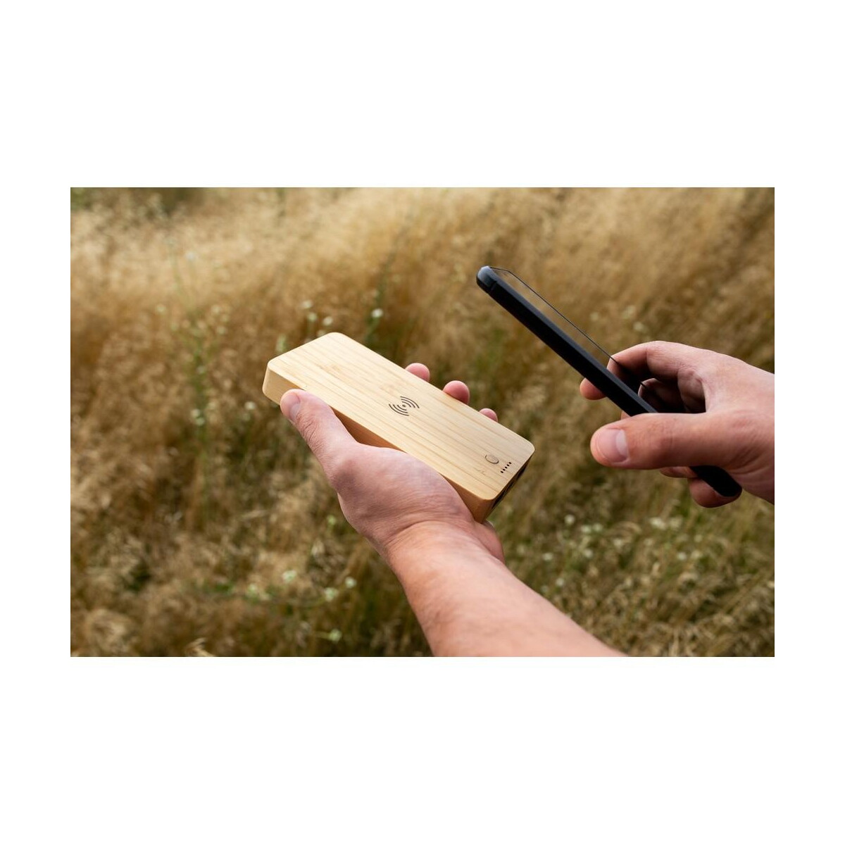 Powerbanki z logo – bambusowy bezprzewodowy power bank 8000 mah b’right, ładowarka bezprzewodowa 15w | benson V0053_A Bambusowy bezprzewodowy power bank 8000 mAh B'RIGHT, ładowarka bezprzewodowa 15W | Benson V0053_A