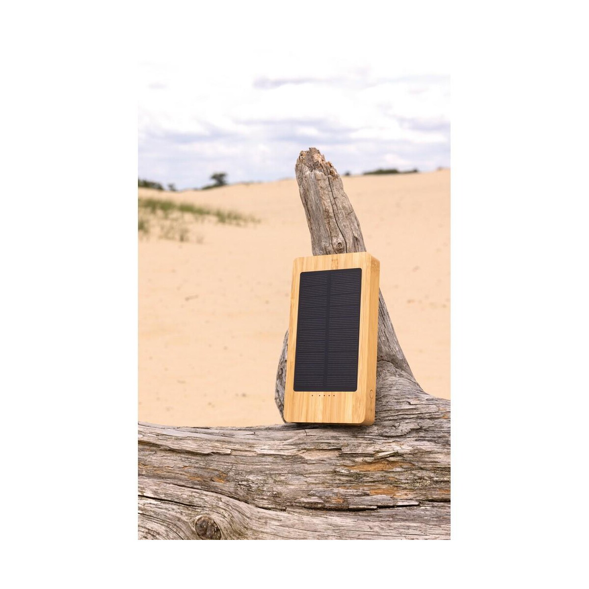Powerbanki z logo – bambusowy power bank 10000 mah, ładowarka słoneczna P322.399__M_400 Bambusowy power bank 10000 mAh, ładowarka słoneczna P322.399__M_400