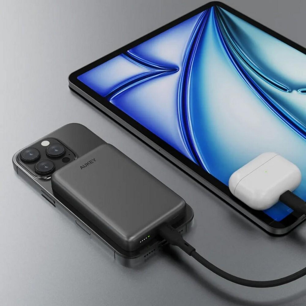 Powerbanki z logo – magnetyczny, bezprzewodowy power bank 10000 mah aukey VAM12-03_ATM04 Magnetyczny, bezprzewodowy power bank 10000 mAh Aukey VAM12-03_ATM04
