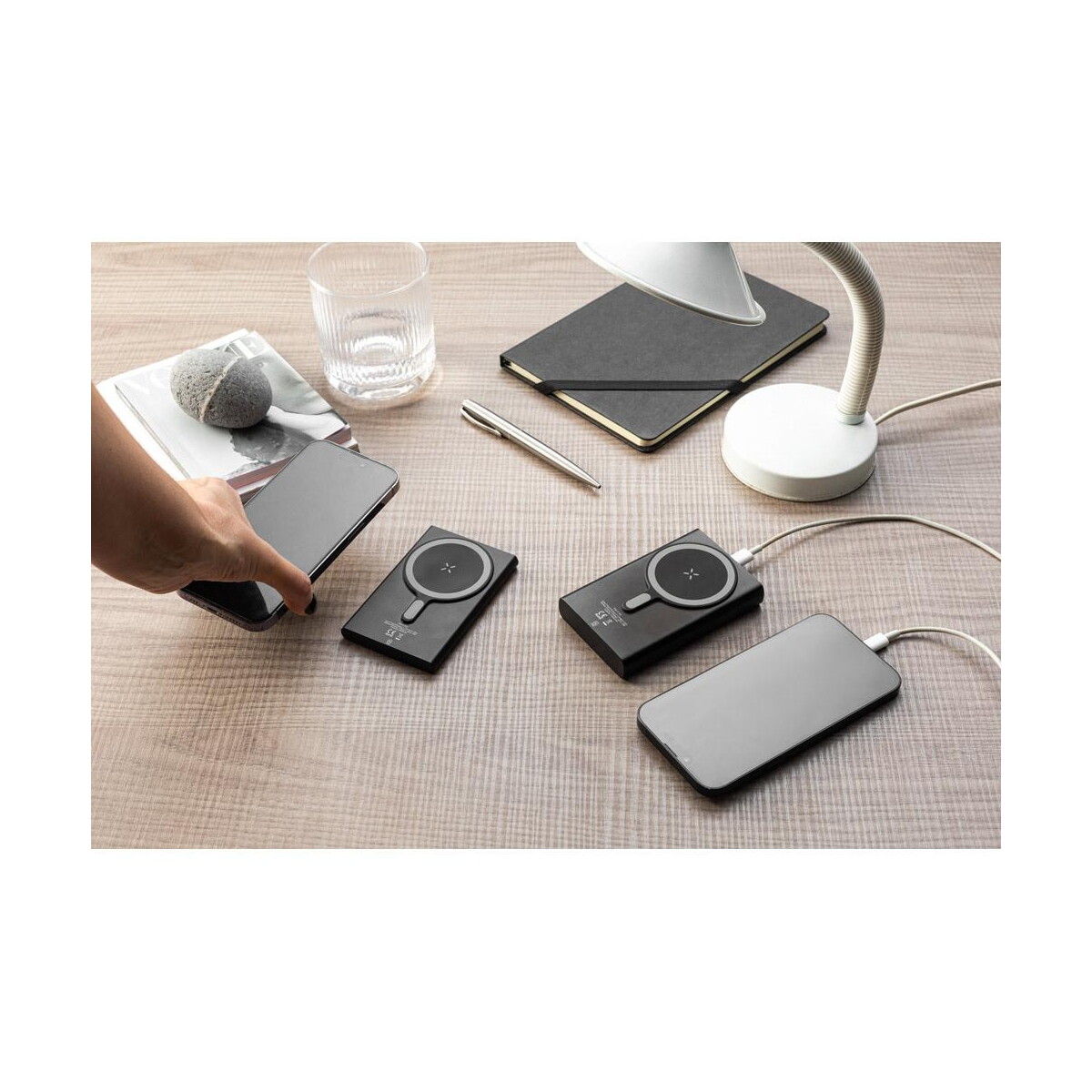 Powerbanki z logo – wright 10. magnetyczny powerbank z superszybkim ładowaniem z recyklingowanego aluminium i recyklingowanego abs o pojemności 10 000 mah 97216_amb WRIGHT 10. Magnetyczny powerbank z superszybkim ładowaniem z recyklingowanego aluminium i recyklingowanego ABS o pojemności 10 000 mAh 97216_amb