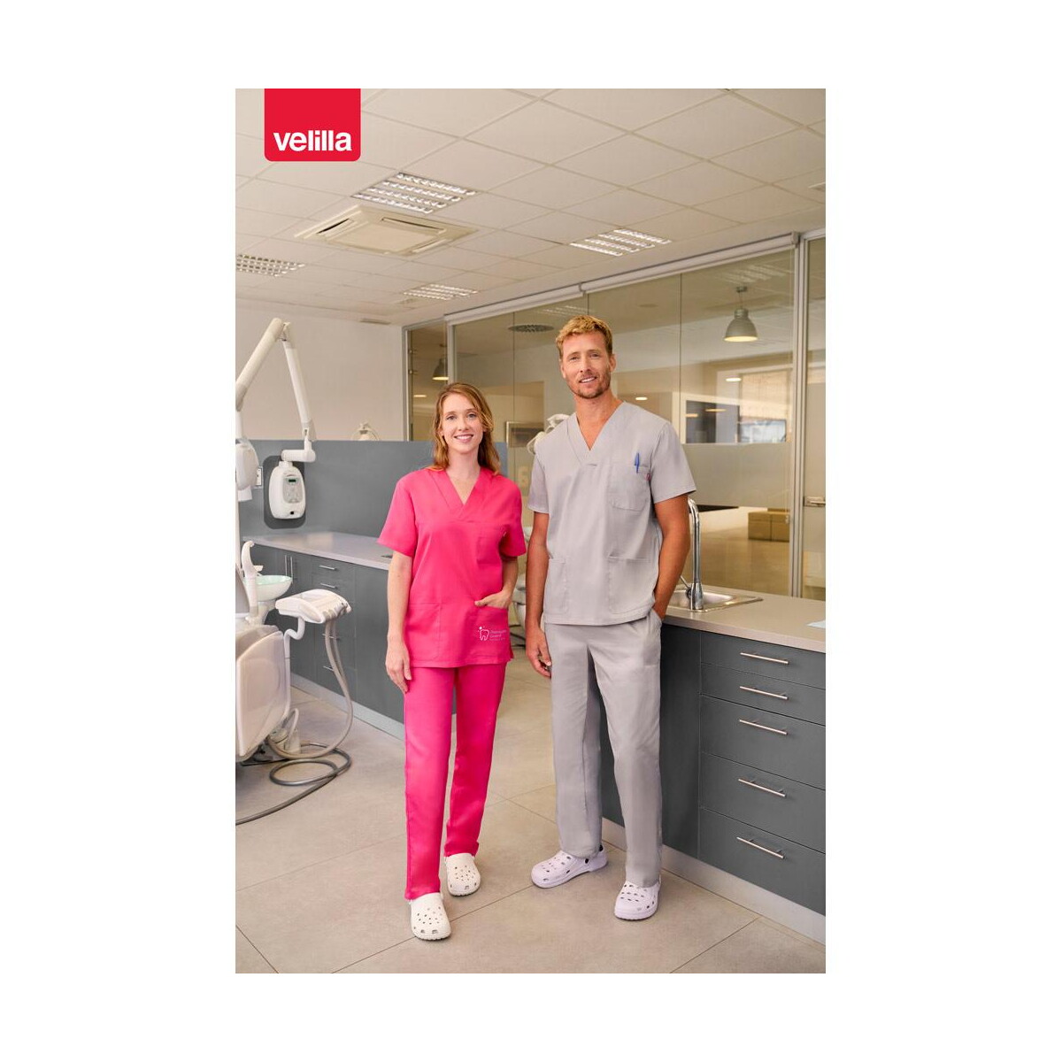 Spodnie z logo – vl aphrodite. bluzka twill (180 g/m²) z bawełny (20%) i poliestru (80%) 36113_amb VL APHRODITE. Bluzka Twill (180 g/m²) z bawełny (20%) i poliestru (80%) 36113_amb