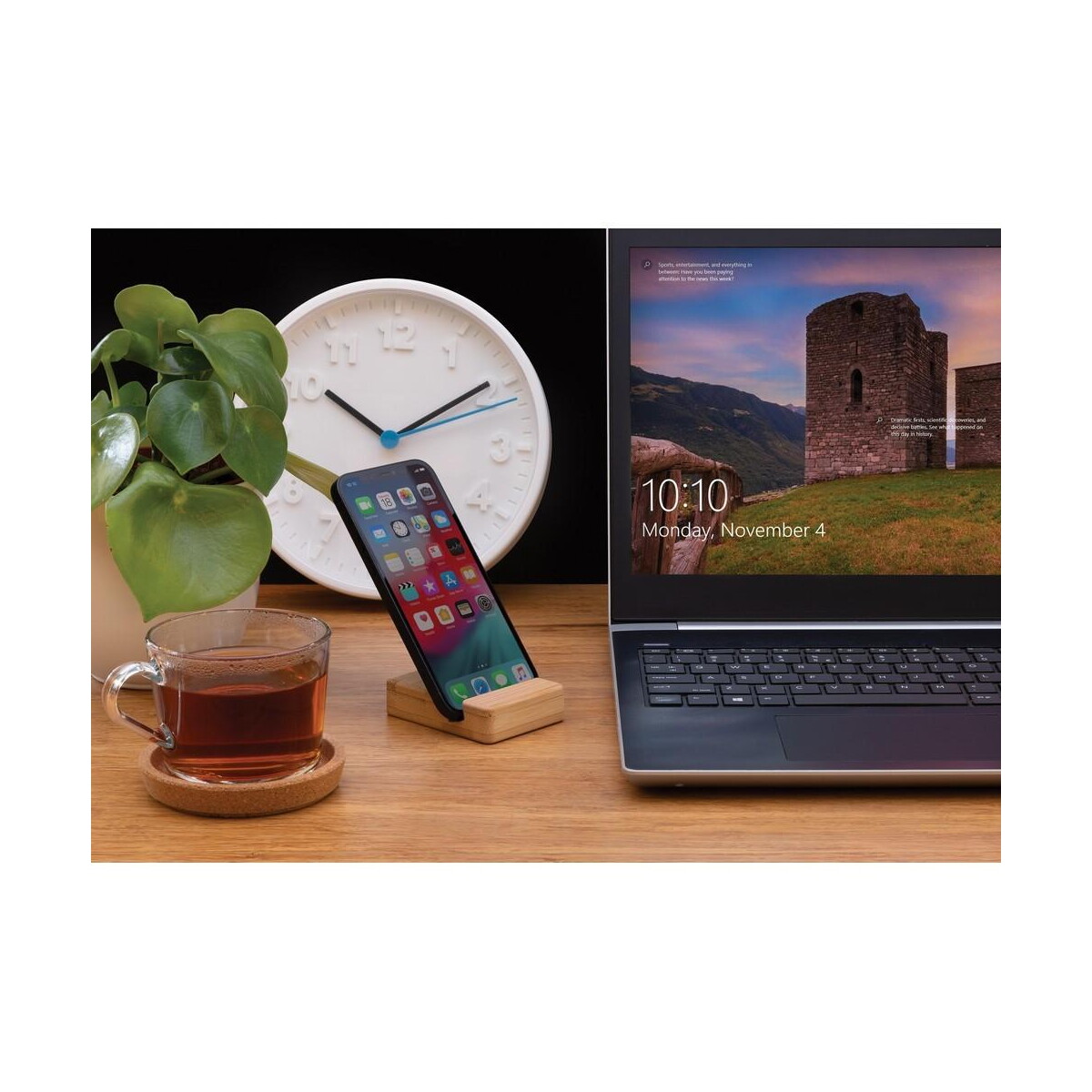 Stojaki na telefon z logo – bambusowy stojak na telefon p301.359__m_400 Bambusowy stojak na telefon p301.359__m_400