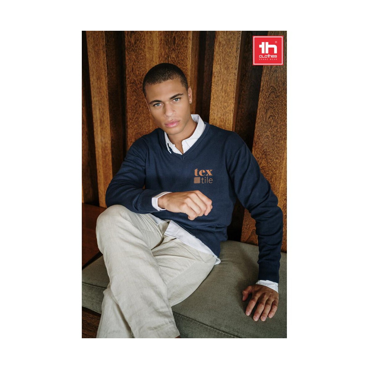 Swetry z logo – thc milan. męski sweter v-neck z bawełny i poliamidu 30149_set THC MILAN. Męski sweter V-neck z bawełny i poliamidu 30149_set
