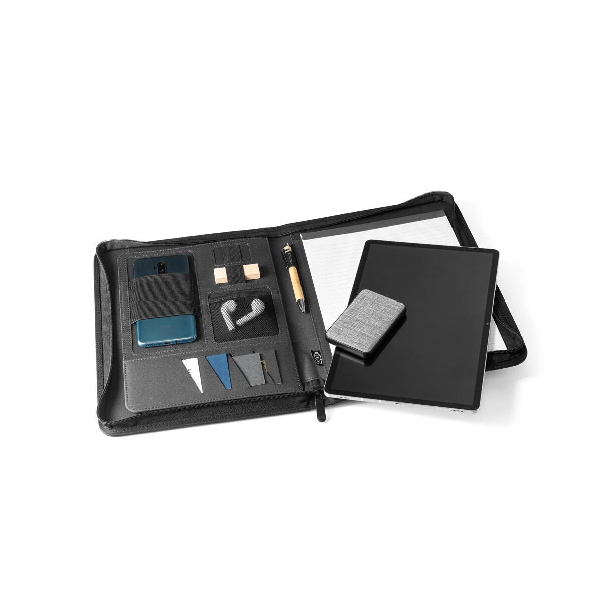 Teczki z logo – emerge folder. teczka a4 poliestru pochodzącego (100% rpet) 300d z zamkiem błyskawicznym 93579_103-d EMERGE FOLDER. Teczka A4 poliestru pochodzącego (100% rPET) 300D z zamkiem błyskawicznym 93579_103-d
